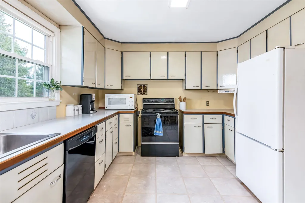 8 Curtis Avenue Essex VT 05452
