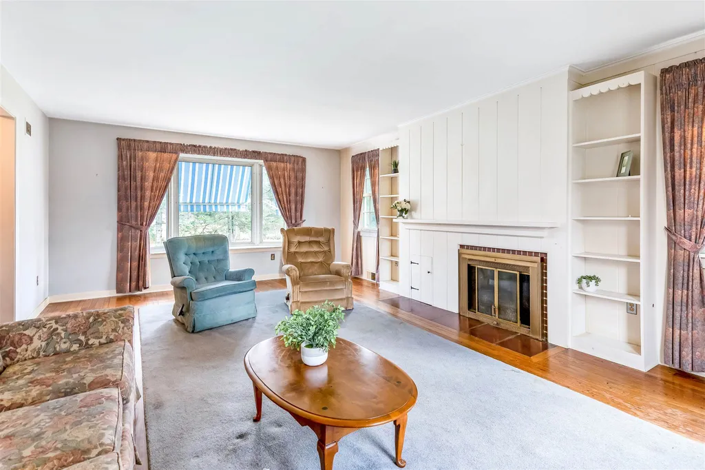 8 Curtis Avenue Essex VT 05452