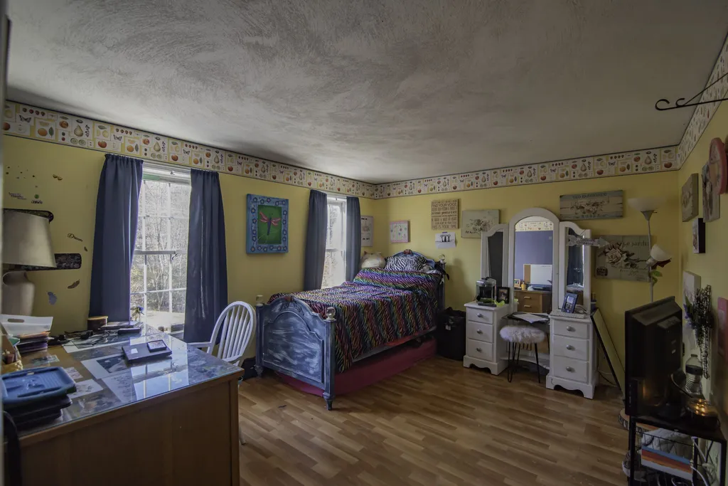 18 Cheney Lane Danville NH 03819
