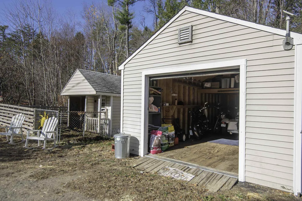 18 Cheney Lane Danville NH 03819