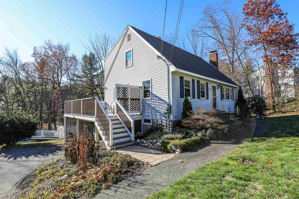 13 King George Drive Londonderry NH 03053