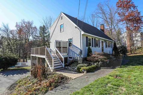 13 King George Drive Londonderry NH 03053