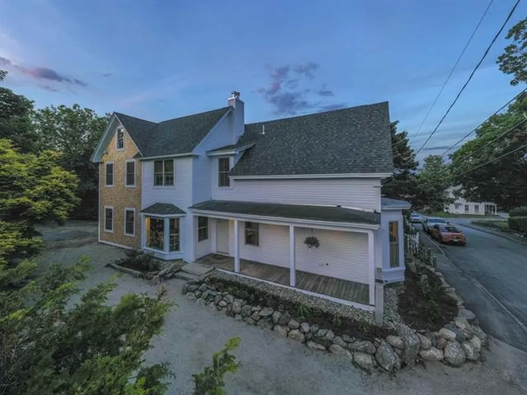 17 Lake Street Meredith NH 03253