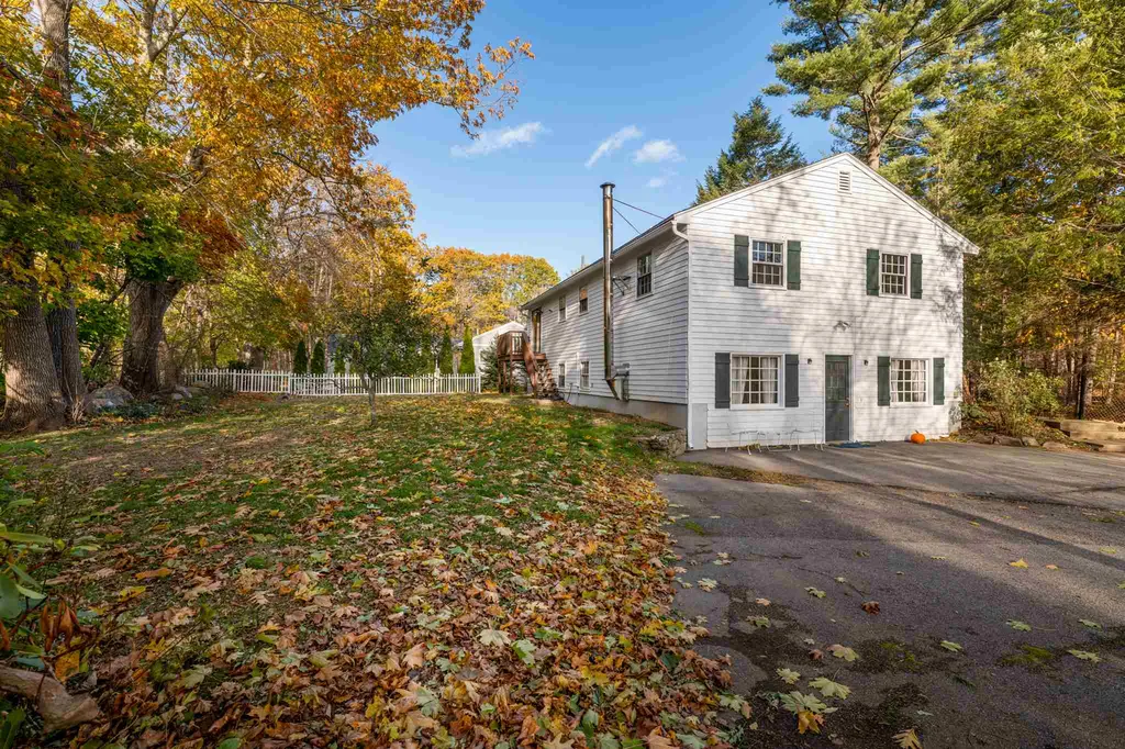 20 Raydon Road York ME 03909