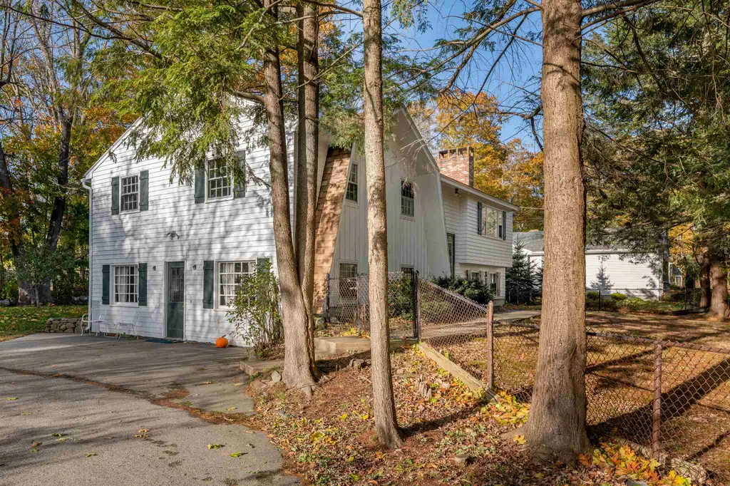 20 Raydon Road York ME 03909
