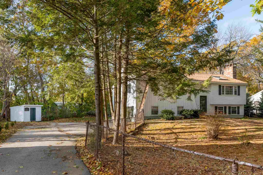 20 Raydon Road York ME 03909