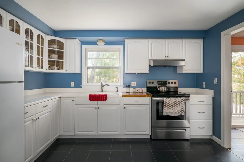 20 Raydon Road York ME 03909