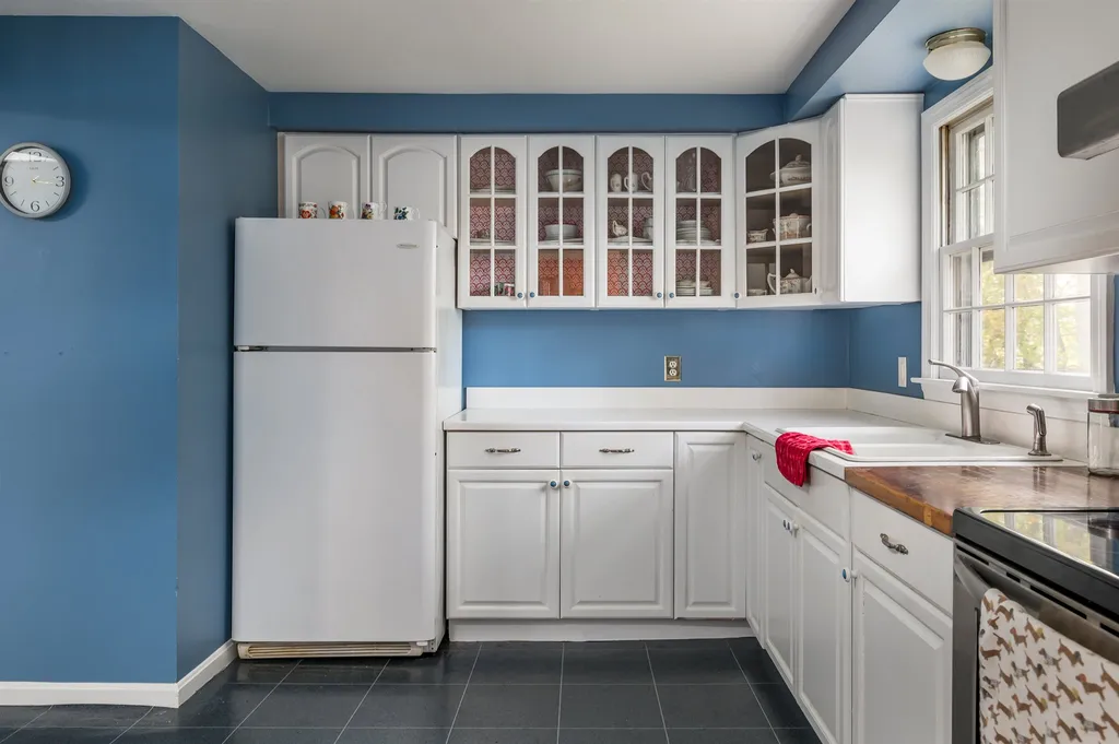 20 Raydon Road York ME 03909