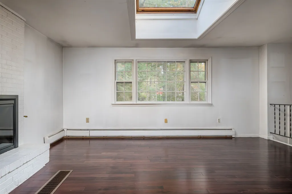 20 Raydon Road York ME 03909