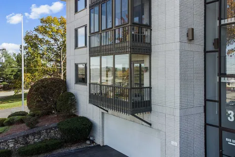 33 Spit Brook Road Nashua NH 03060
