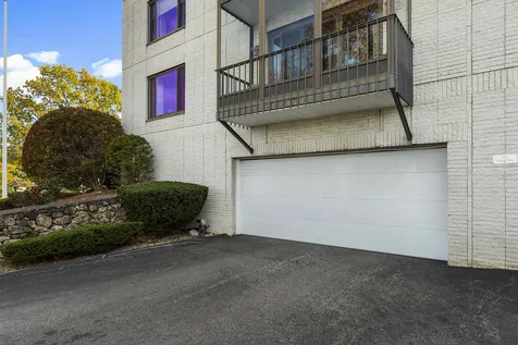 33 Spit Brook Road Nashua NH 03060