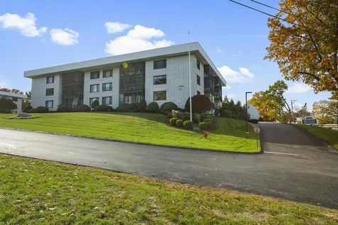 33 Spit Brook Road Nashua NH 03060