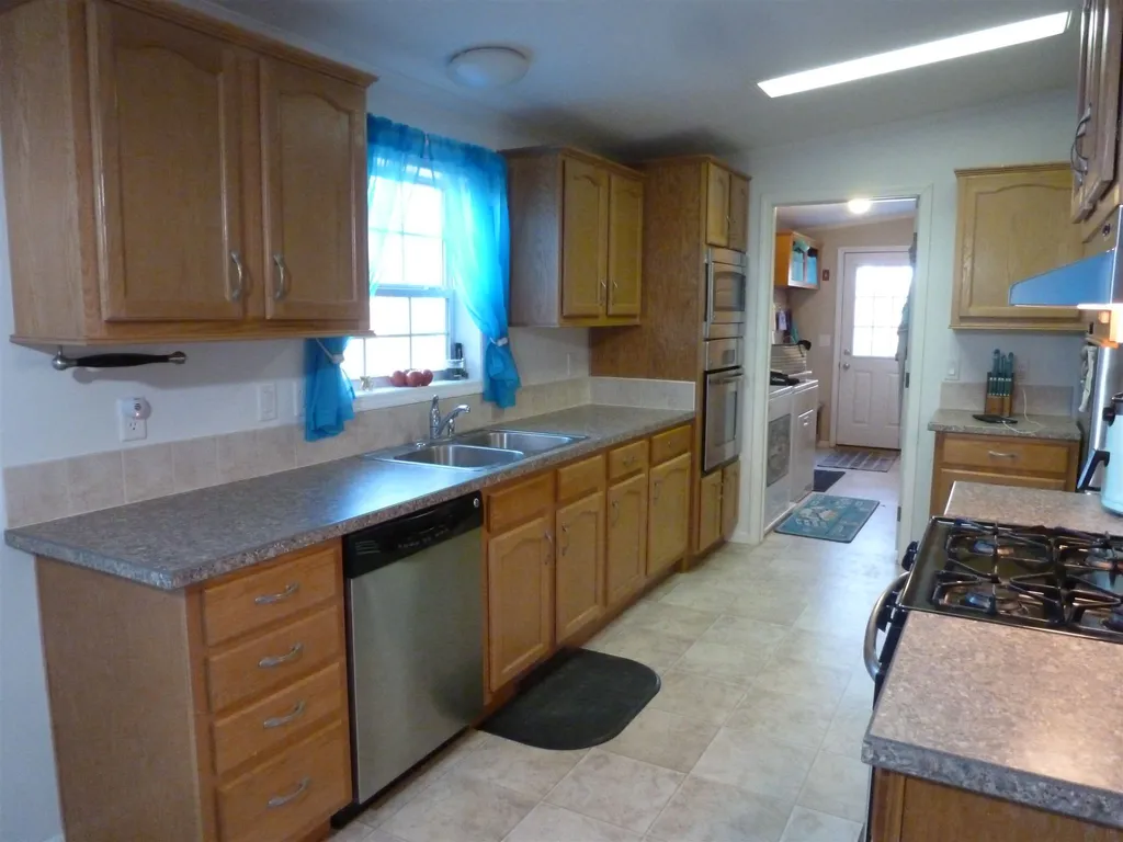 4 Hickory Hill Road Epping NH 03042