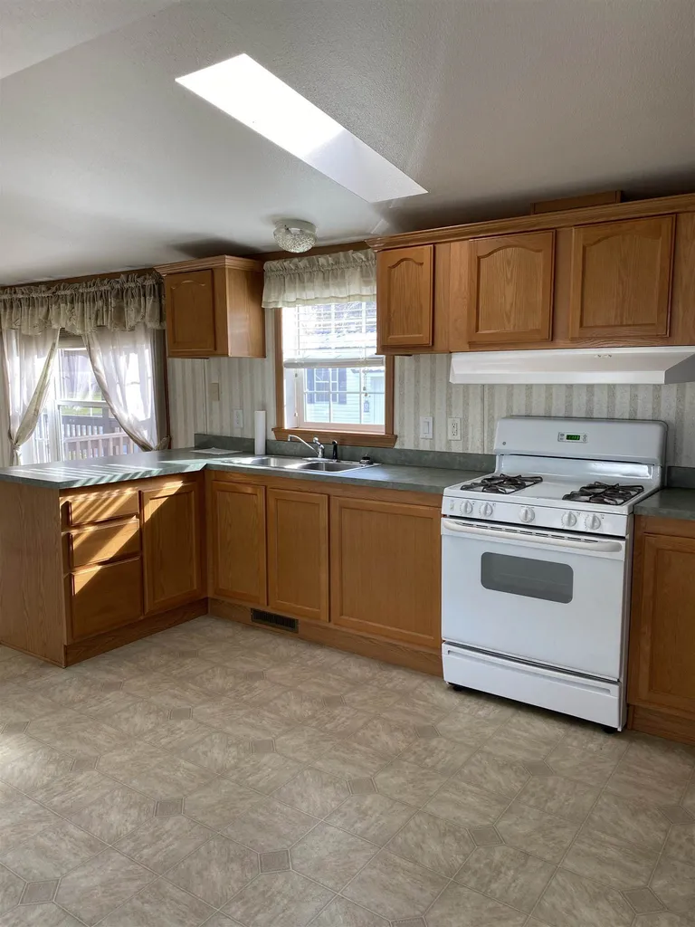 23 Cockburne Lane Colebrook NH 03576