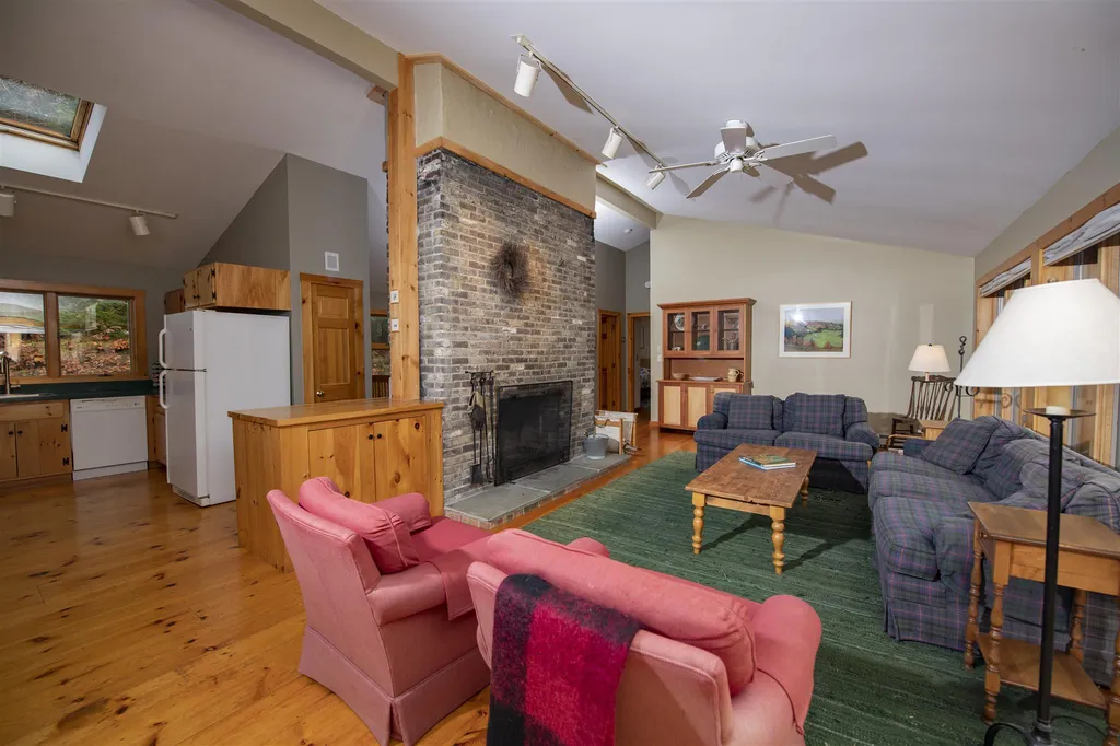 324 Hard Road Hartford VT 05059