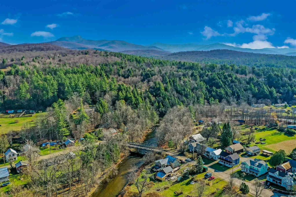 86 Bridge Street Huntington VT 05462