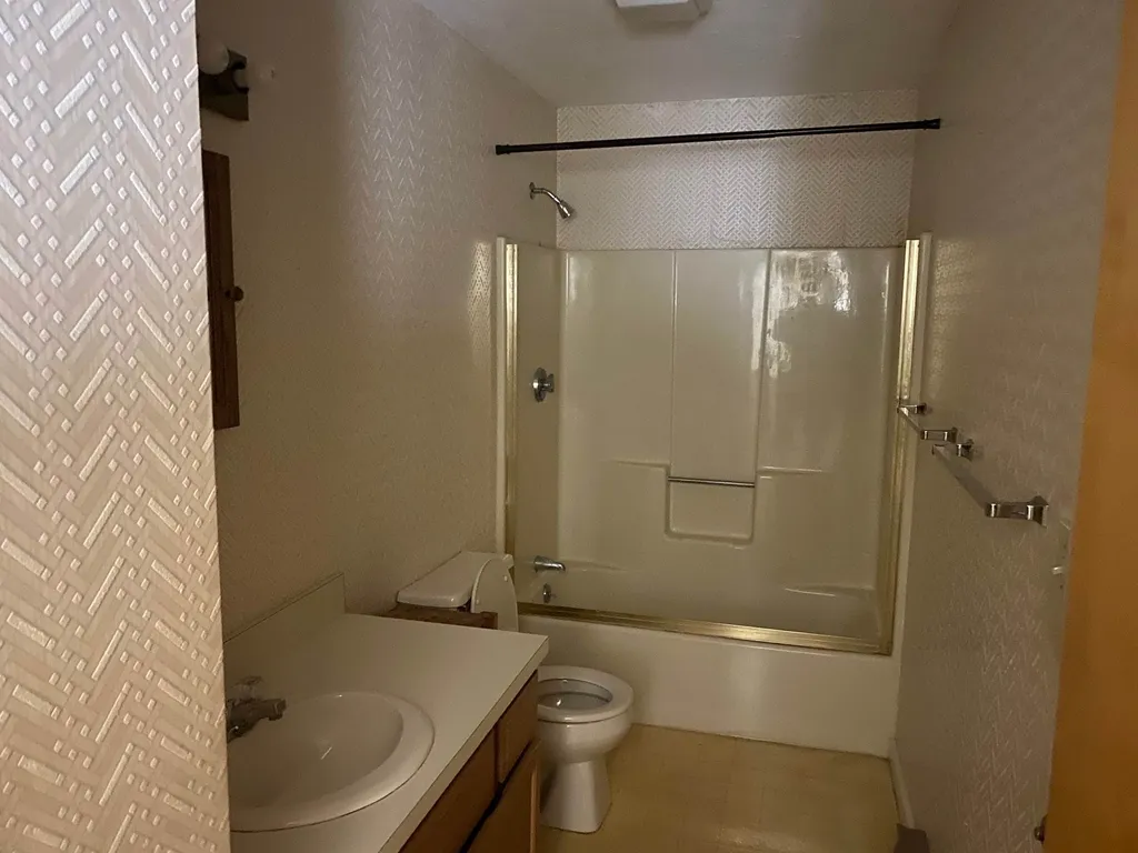 5 Tenney Brook Road Plymouth NH 03264