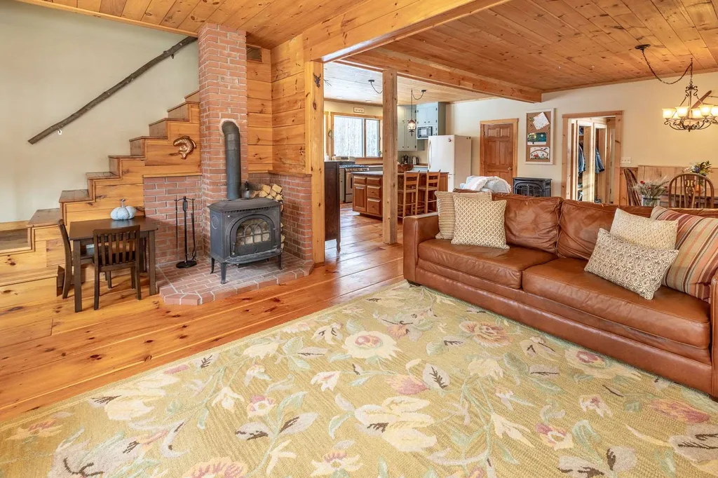 46 Center Of Town Road Hartland VT 05048