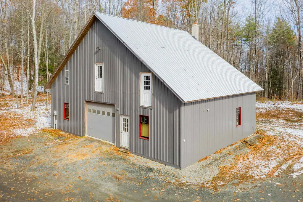 46 Center Of Town Road Hartland VT 05048