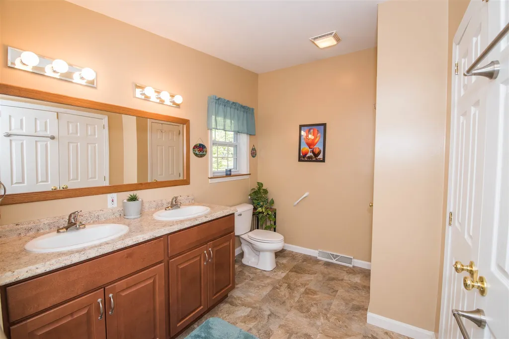 21 Charleston Ridge Hampstead NH 03841