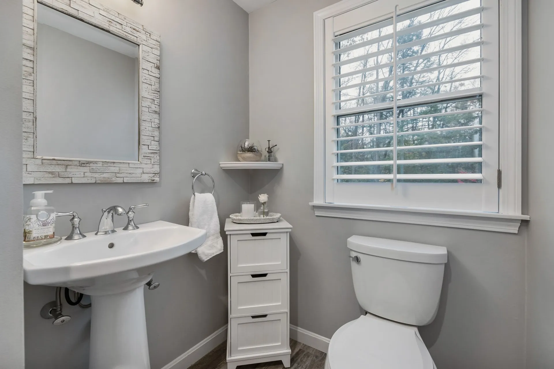 26 Gifford Farm Road Stratham NH 03885