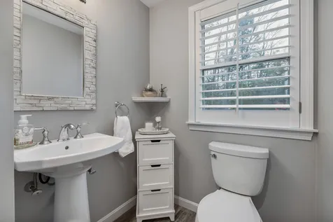 26 Gifford Farm Road Stratham NH 03885