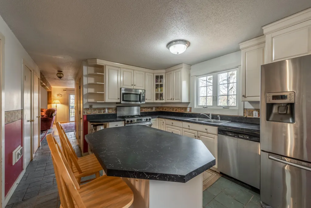18 Poor Farm Hill Road Newbury NH 03255