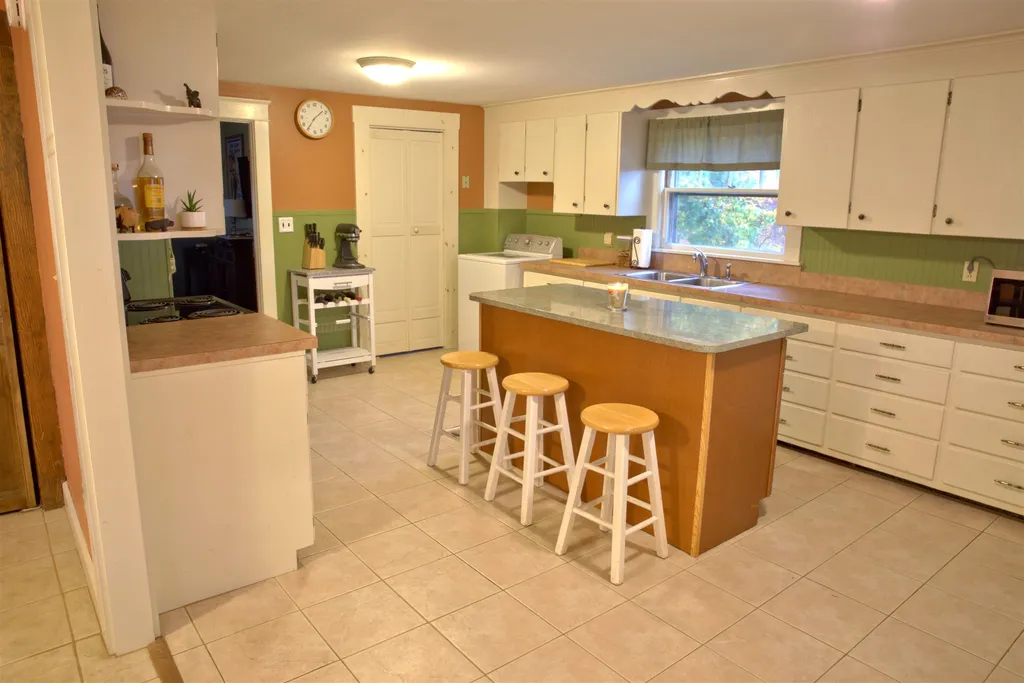 41 Mount Auburn Street Somersworth NH 03878