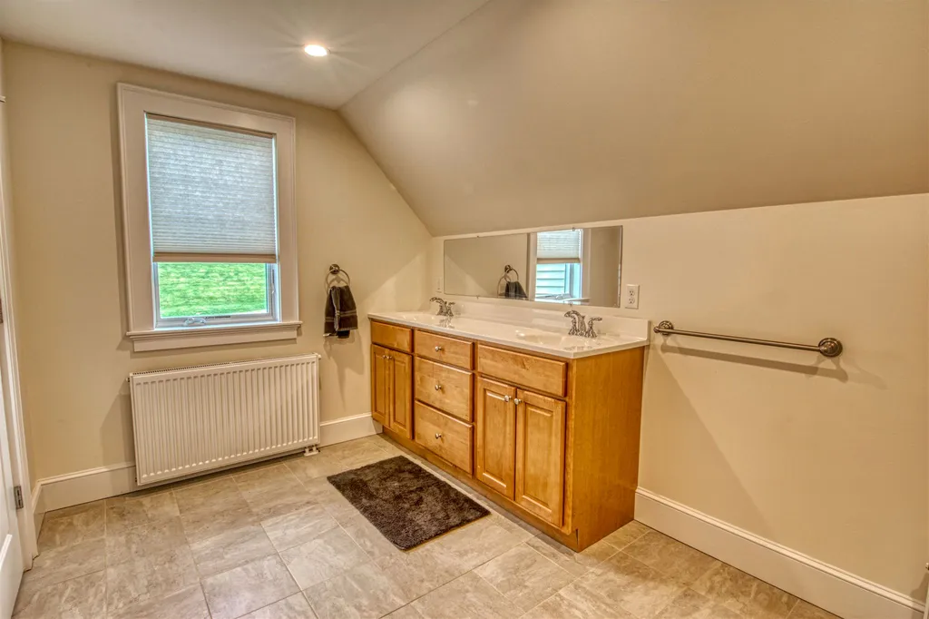38 Ozzy Lane Hartford VT 05001