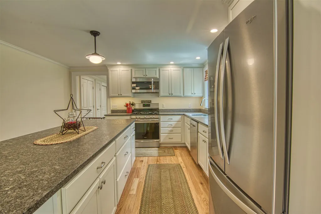 38 Ozzy Lane Hartford VT 05001