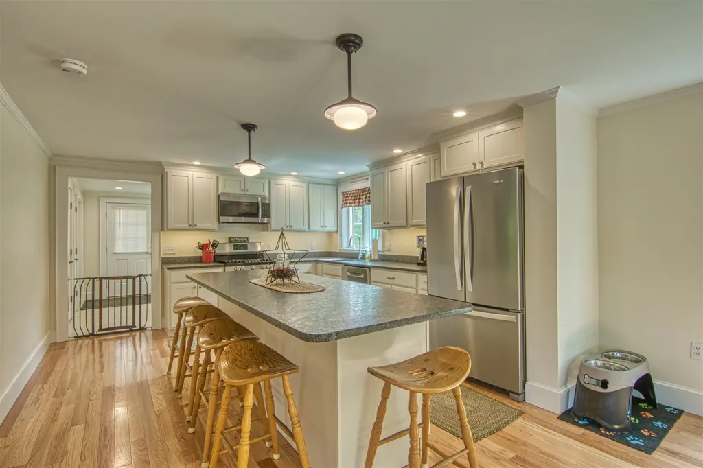 38 Ozzy Lane Hartford VT 05001
