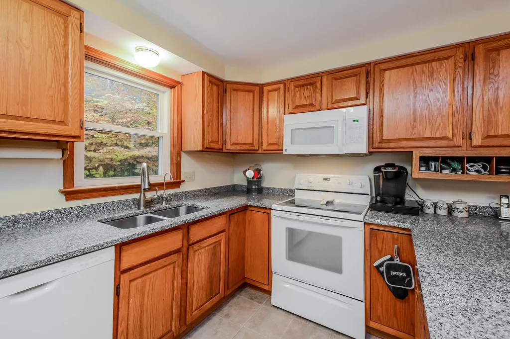 21 Chandler Circle Bow NH 03304