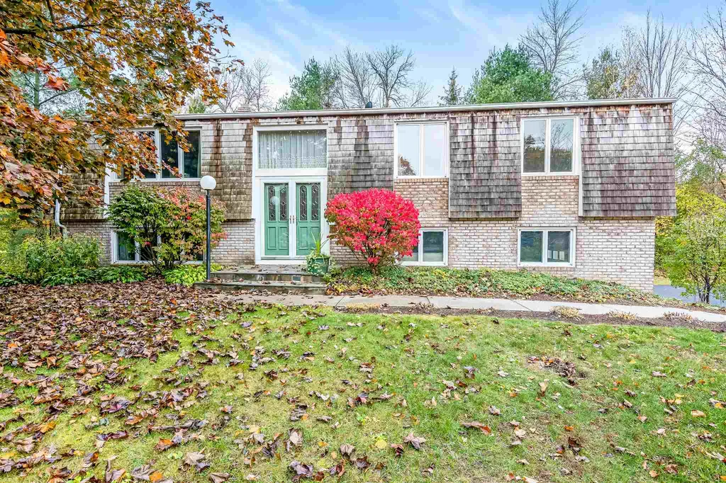 54 Richmond Drive Shelburne VT 05482