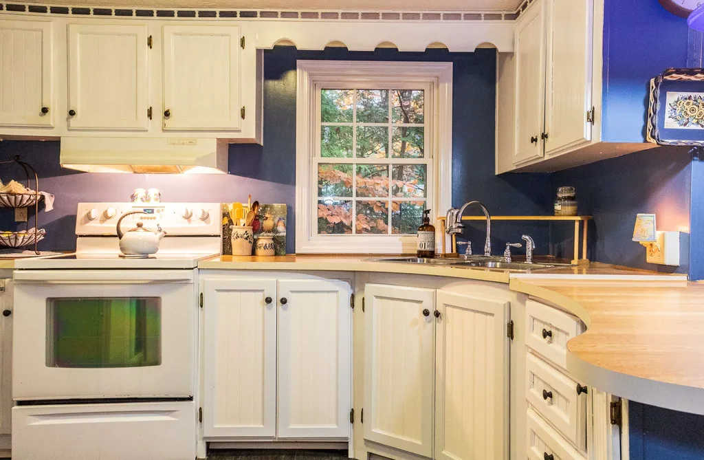 12 Falcon Drive Alton NH 03809