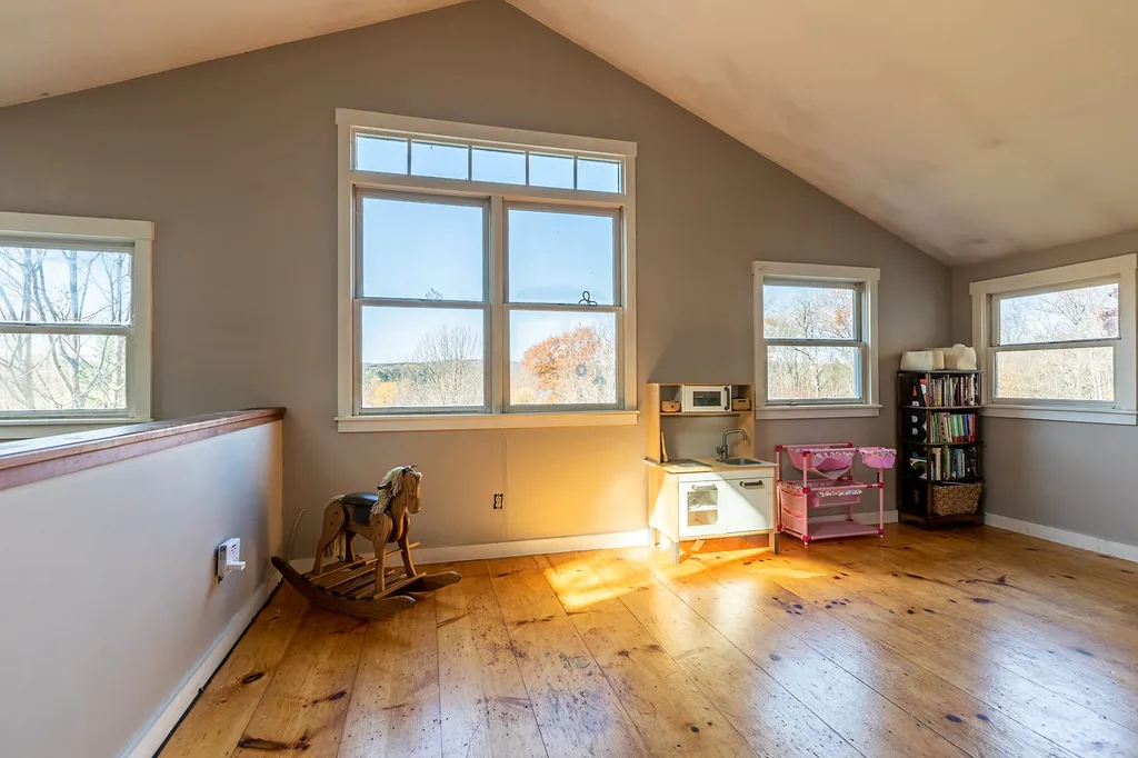152 Rice Road Hartland VT 05048