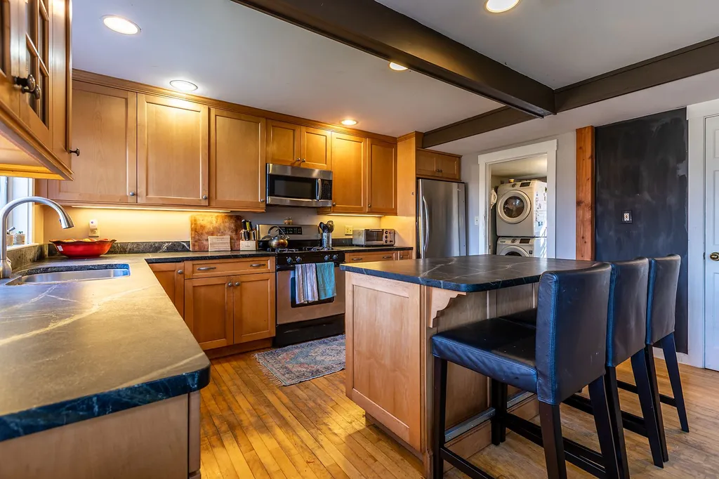 152 Rice Road Hartland VT 05048