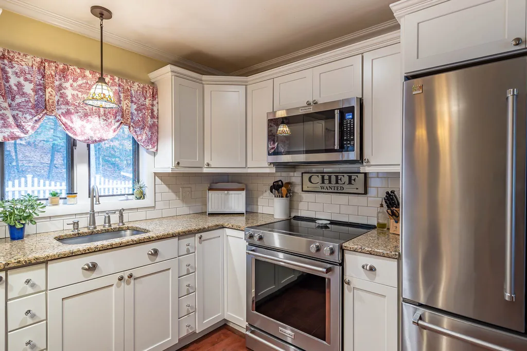 53 Ledgeview Drive Rochester NH 03839
