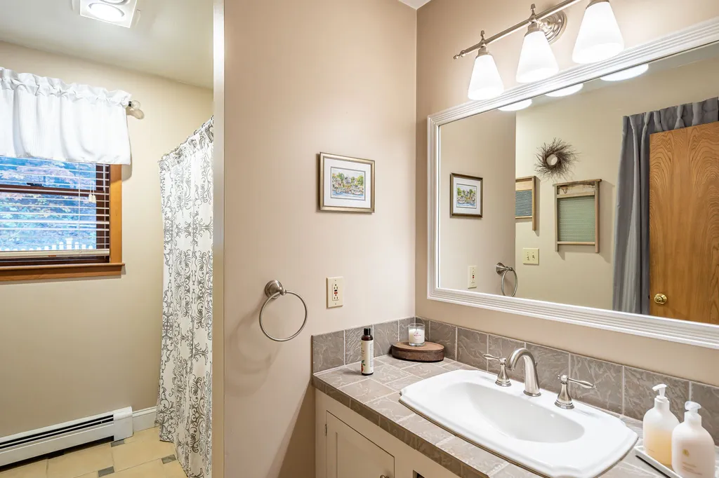 53 Ledgeview Drive Rochester NH 03839
