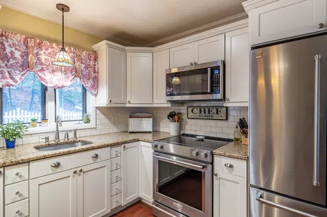 53 Ledgeview Drive Rochester NH 03839