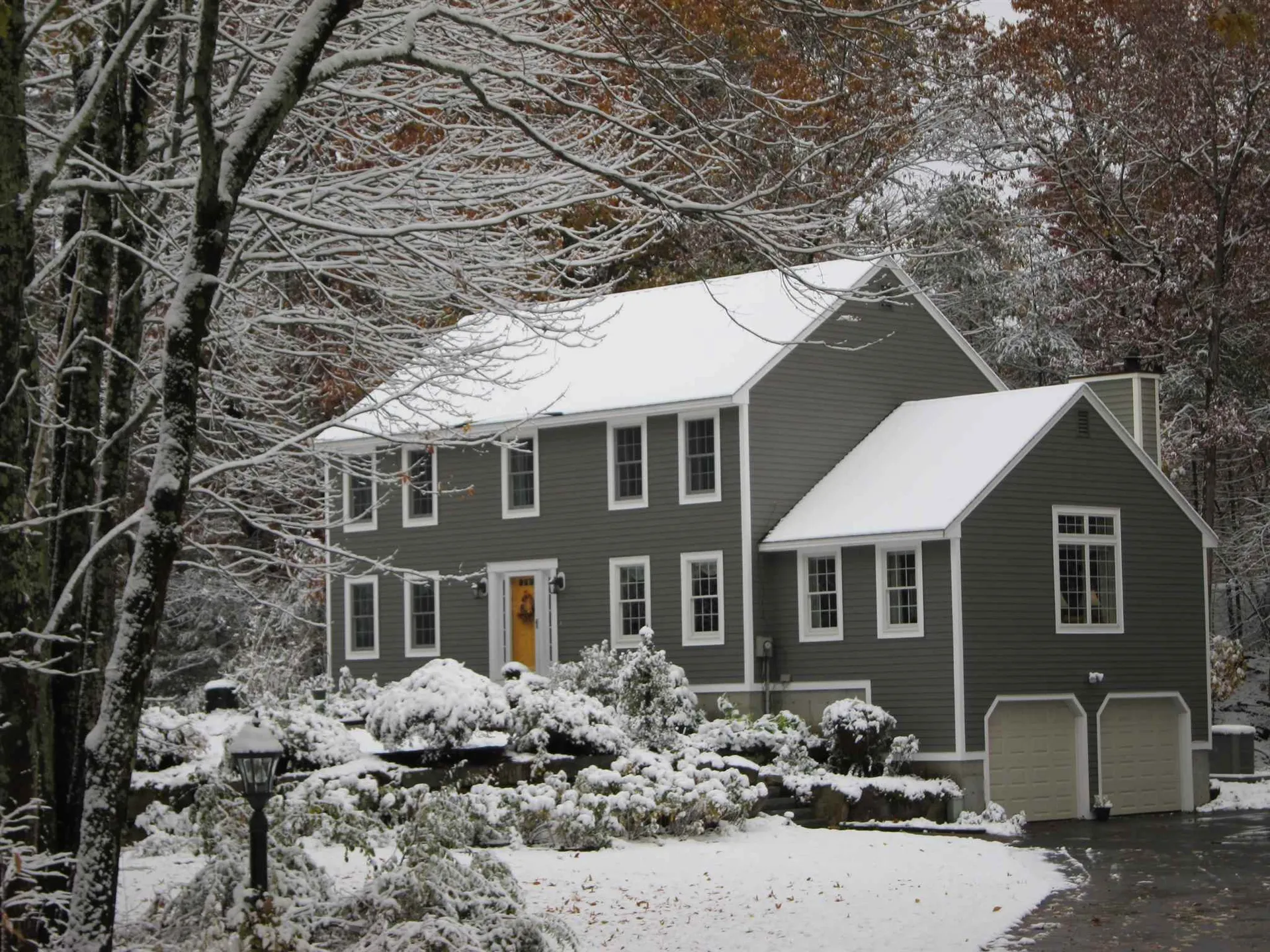40 White Plains Avenue Londonderry NH 03053