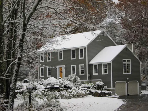 40 White Plains Avenue Londonderry NH 03053