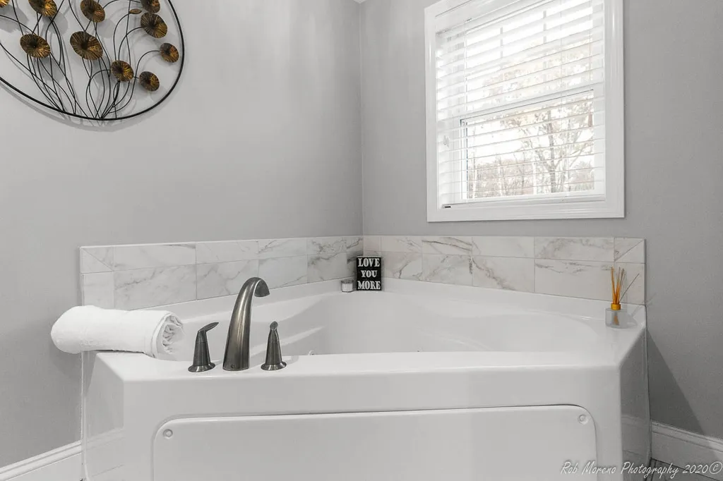 8 Hardy Lane Hampton Falls NH 03844