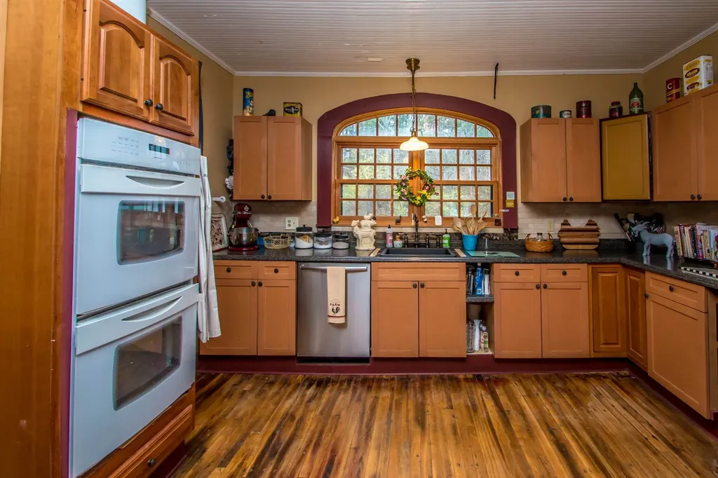 43 Courthouse Drive Guildhall VT 05906