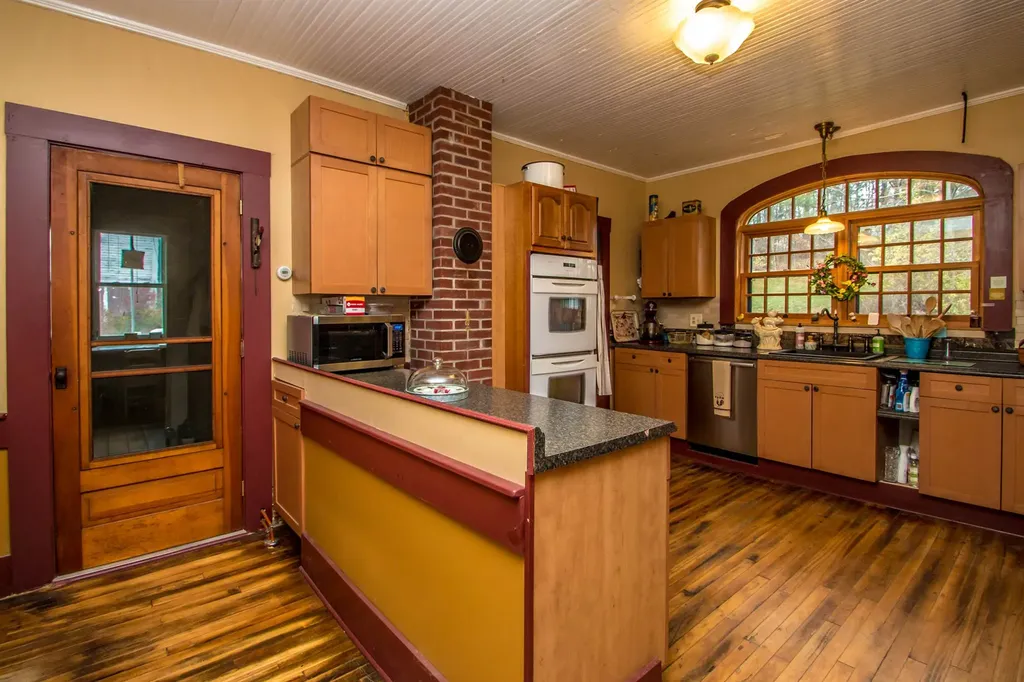 43 Courthouse Drive Guildhall VT 05906