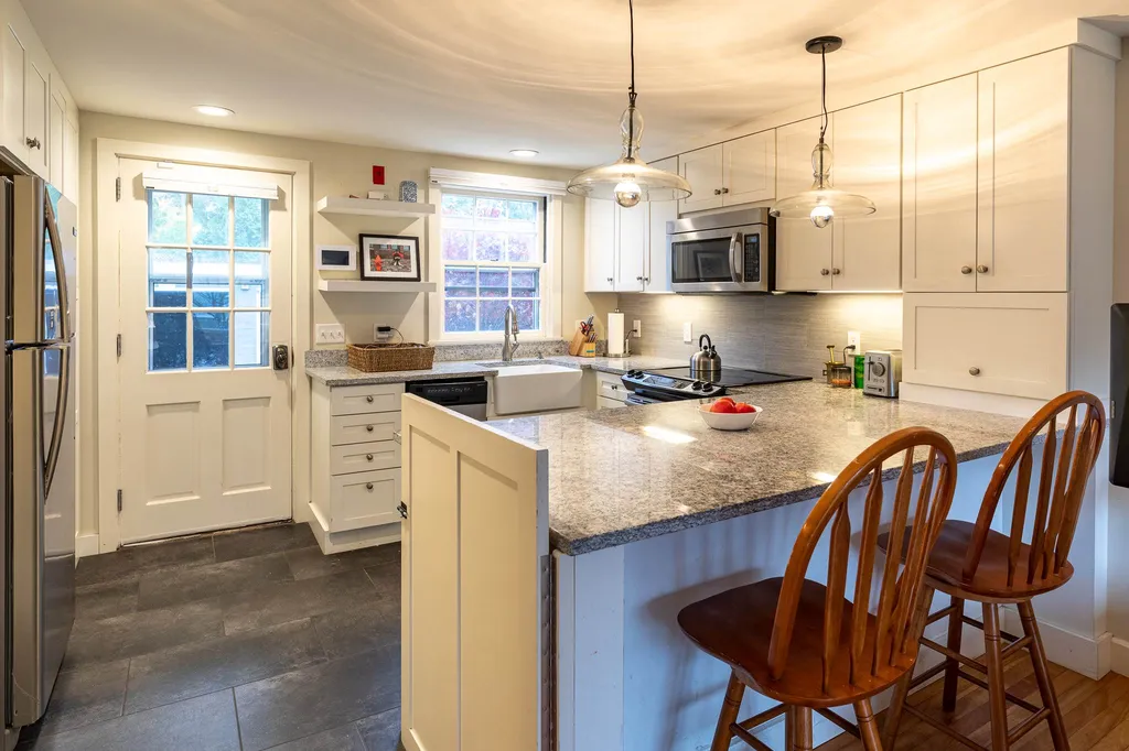 2 Lewin Road Hanover NH 03755