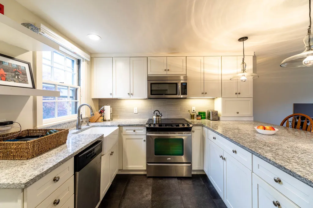 2 Lewin Road Hanover NH 03755