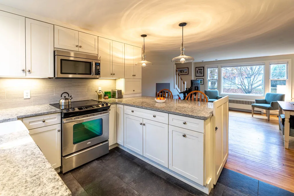 2 Lewin Road Hanover NH 03755