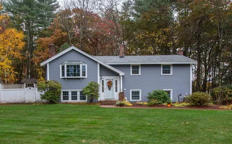8 Mount Vernon Drive Pelham NH 03076