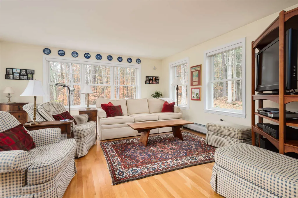 8 Bartlett Road Durham NH 03824