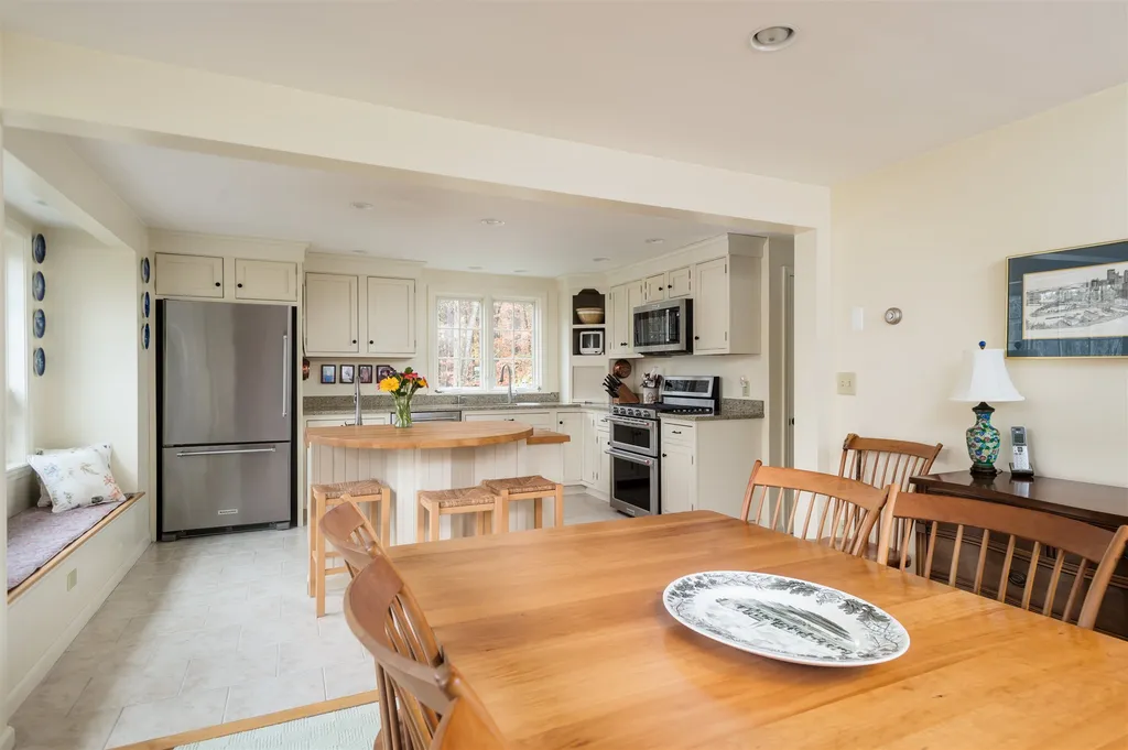 8 Bartlett Road Durham NH 03824